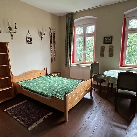 Dom Pod Orlimi Skalami - Blisko Zamku Czocha Apartment Leśna Exterior foto
